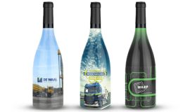 Rotwein mit eigenem Etikett
