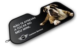 Maßgeschneiderter Auto-Sonnenschutz 